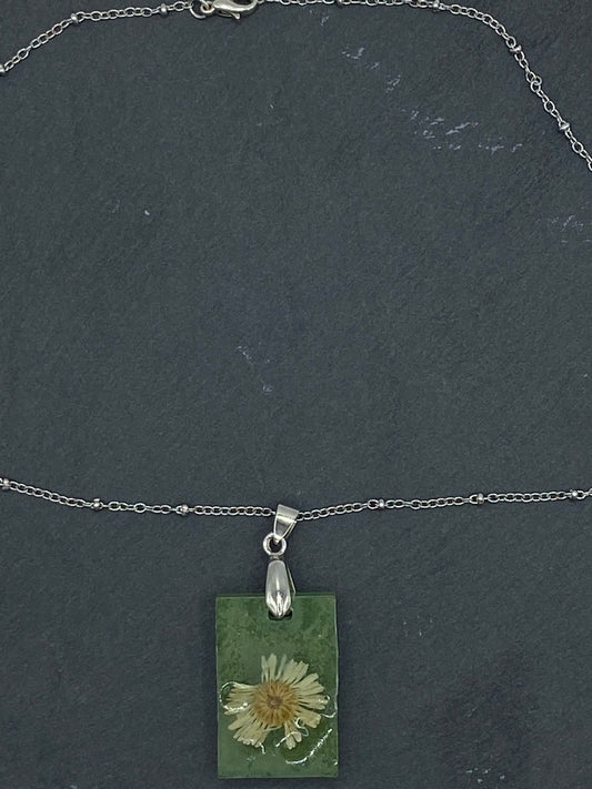 Halsketting met Hanger rechthoek groen met Bloemen met karabijnsluiting