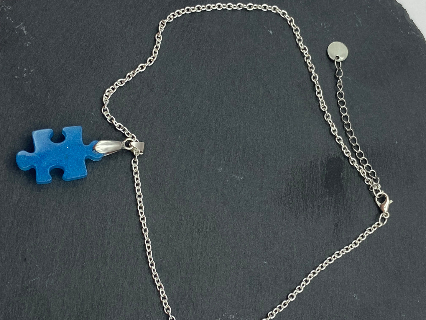 halsketting met puzzel hanger blauw