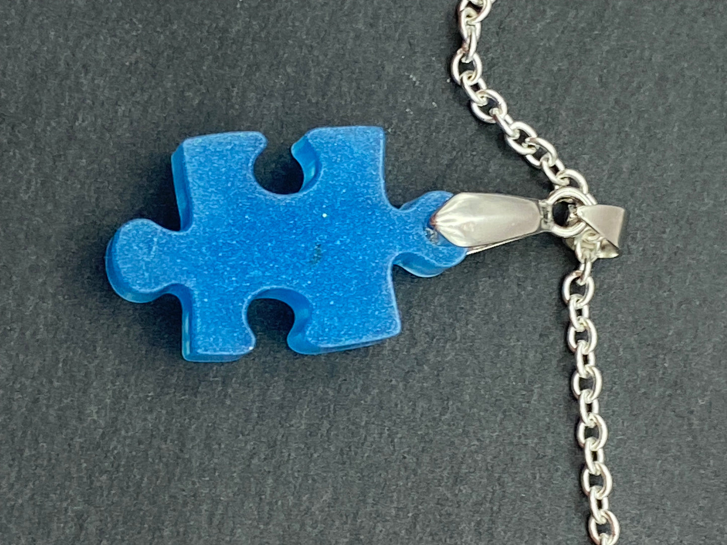 halsketting met puzzel hanger blauw